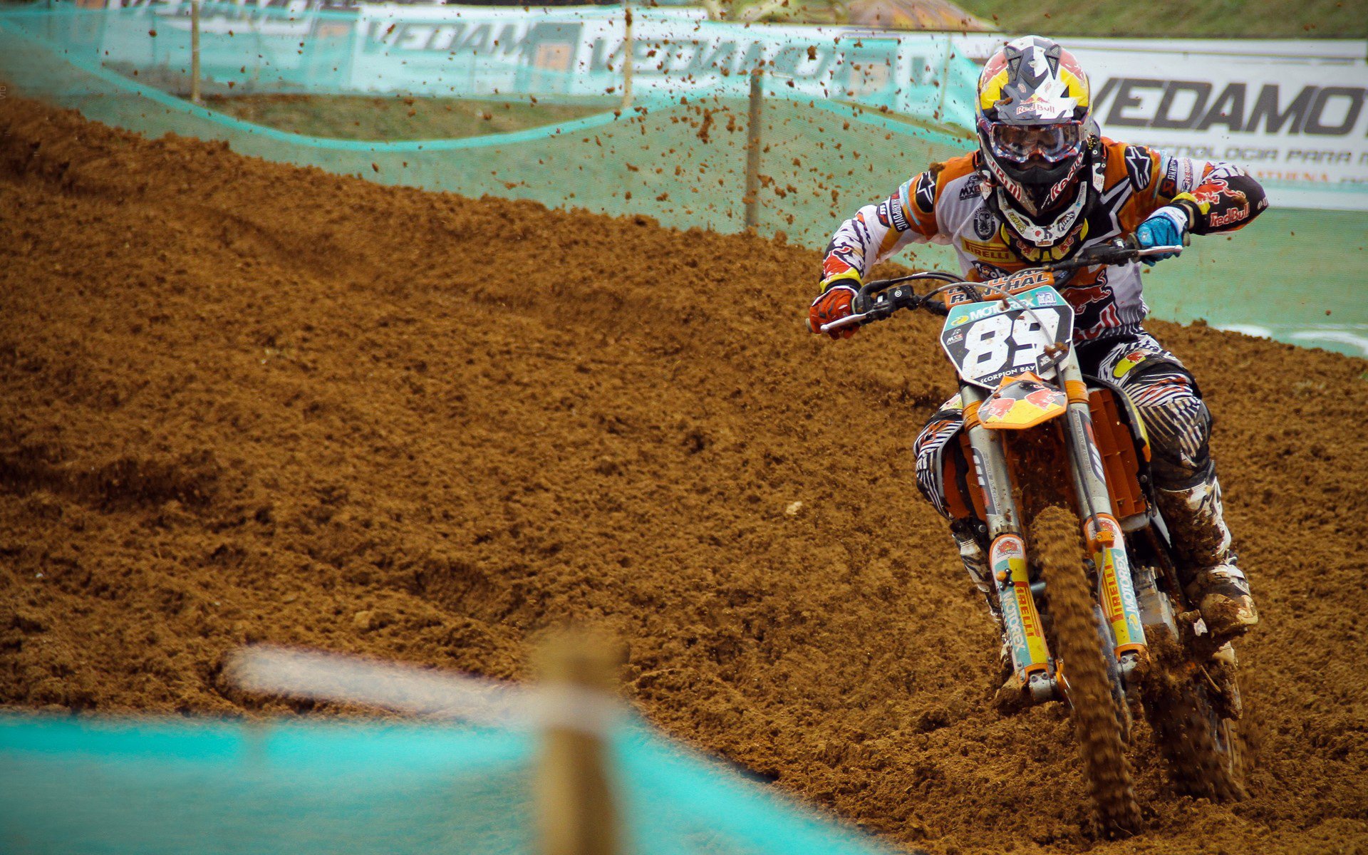 巴黎力克玻利维亚,当F1引擎在街道上点燃地缘寓言