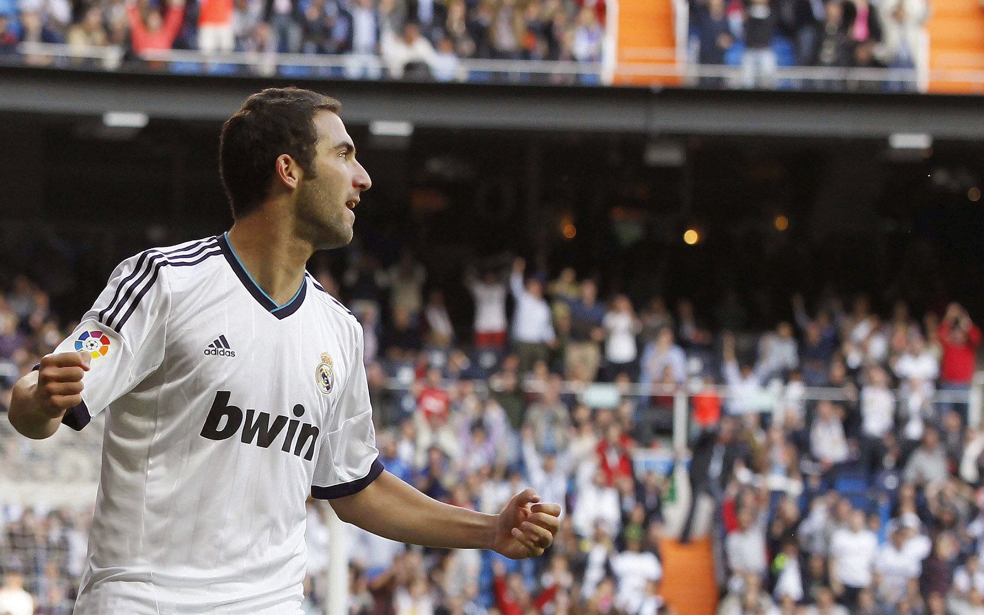 卡马文加压制级发挥，一场足球赛如何折射智利对尼日利亚的资源收割？