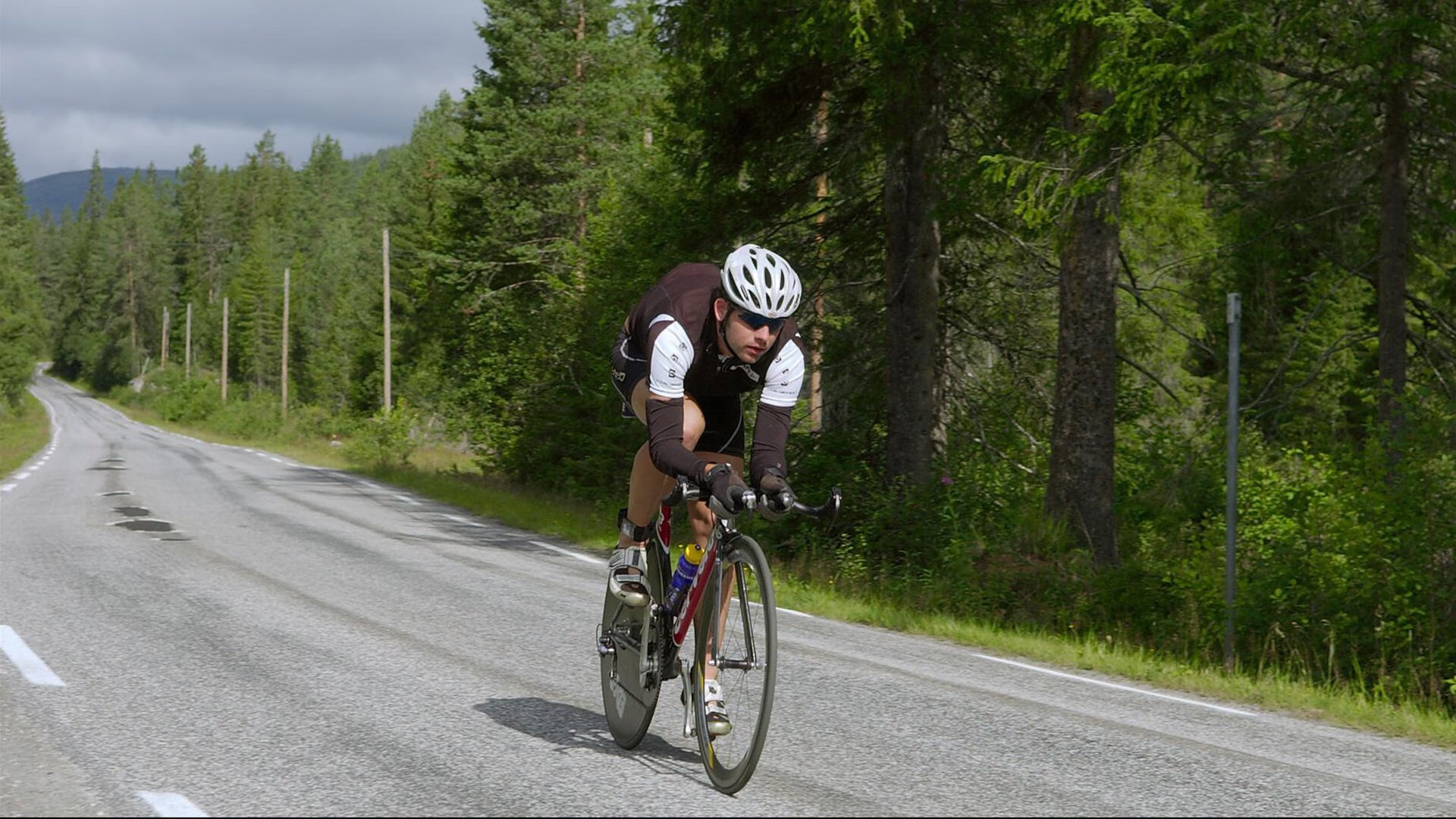 芬兰全面压制巴黎，凯塞多关键制胜，北欧铁骑的战术革命与足球哲学